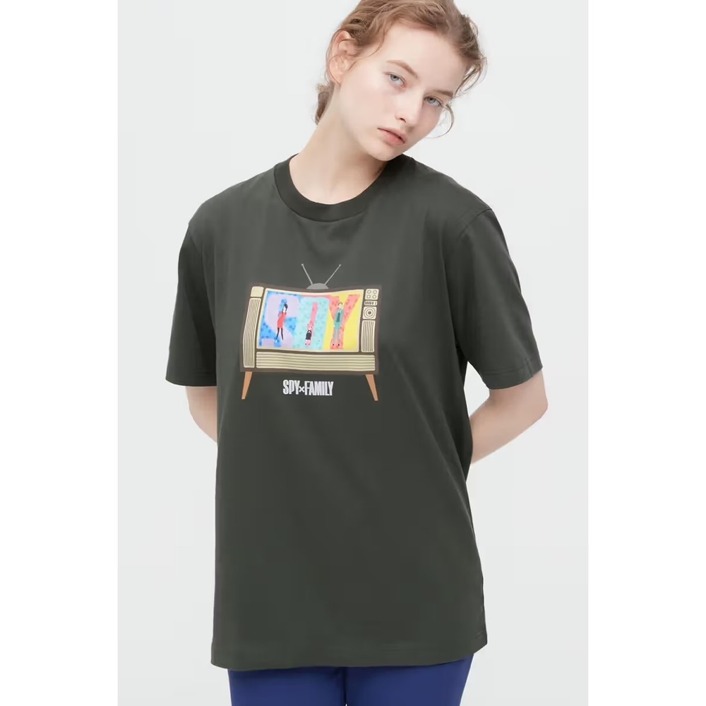 Uniqlo UT SPY x FAMILY Graphic T-Shirt in Dark Grey, Adult Unisex Size Medium